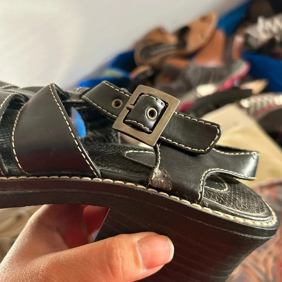 LOWER EAST SIDE Y2K BLACK CHUNKY LUG SANDALS - Picture 5 of 5